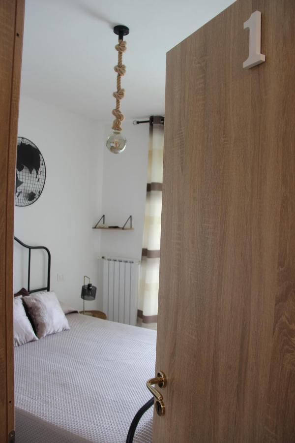 Bariairport Bed and Breakfast Buitenkant foto